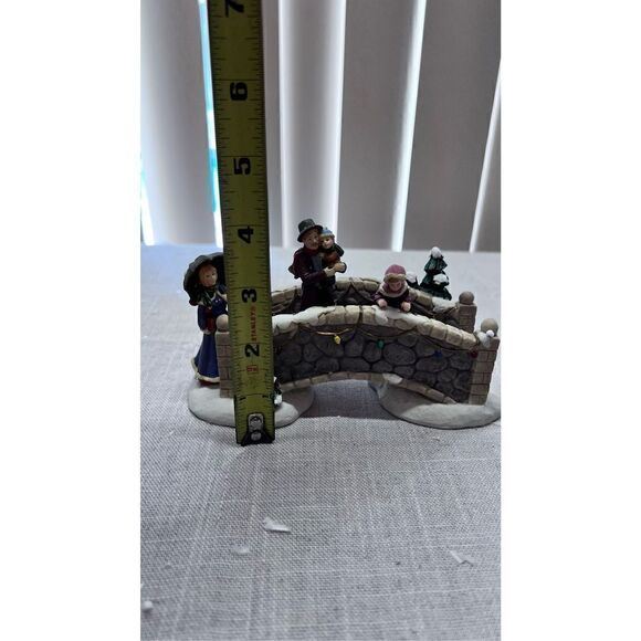 Holiday Time 2009 Traditional Vintage Collection Porcelain Family On Bridge - Picture 7 of 7